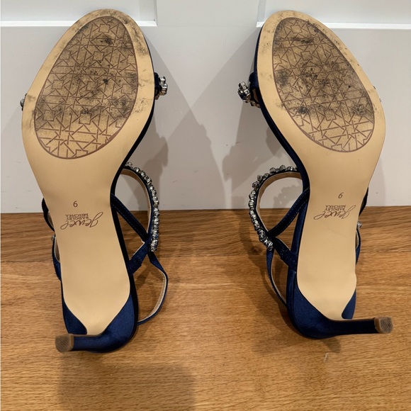 Jewel Badgley Mischka Stiletto in navy satin; size 9 - Picture 7 of 15